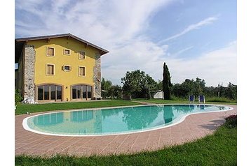 Włochy Byt Castelnuovo del Garda, Zewnątrz